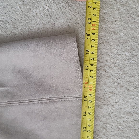 Aritzia Babaton Faux Suede Mini Skirt in Beige Size 00 - Picture 12 of 12